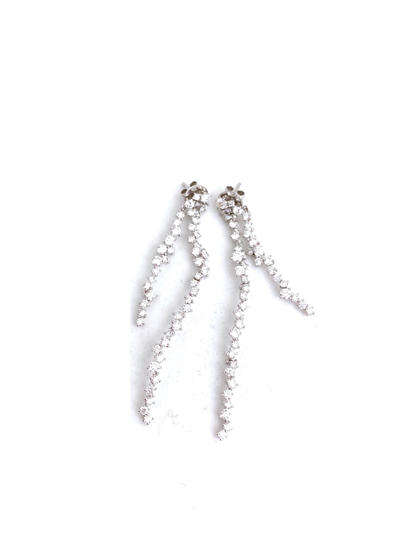 White Gold with White Diamond Earrings from Link Collection